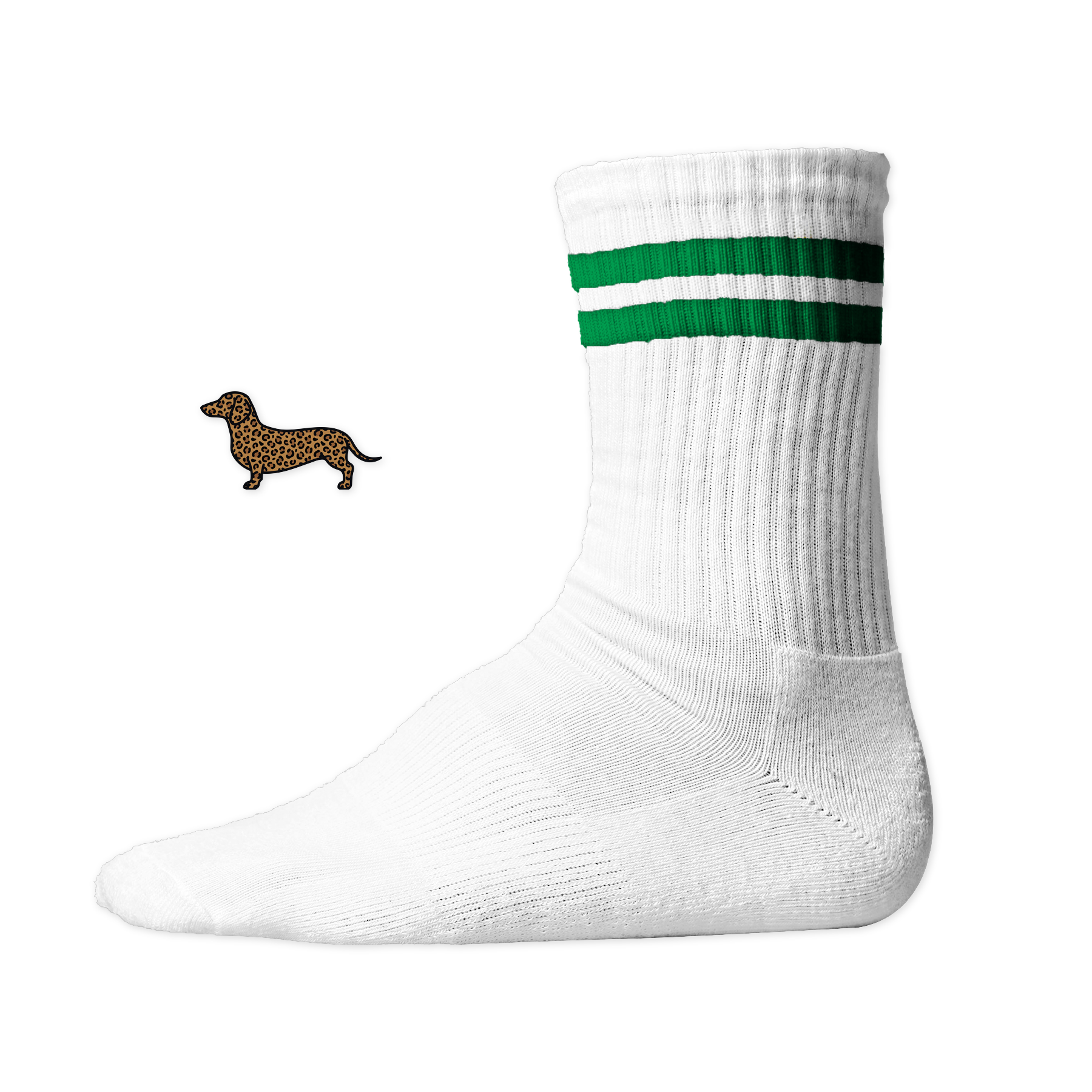 Weiße Tennissocken mit zwei grünen Streifen aus Bio-Baumwolle mit einem seitlich aufgedruckten Dackel-Motiv im wilden Leo-Look von einzigartigbunt