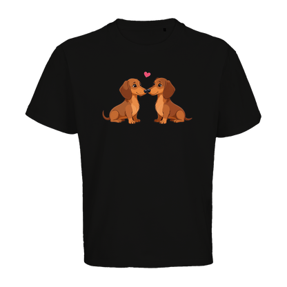 Zwei verliebte Dackel mit Herz auf schwarzem T-Shirt, nachhaltig – einzigartigbunt