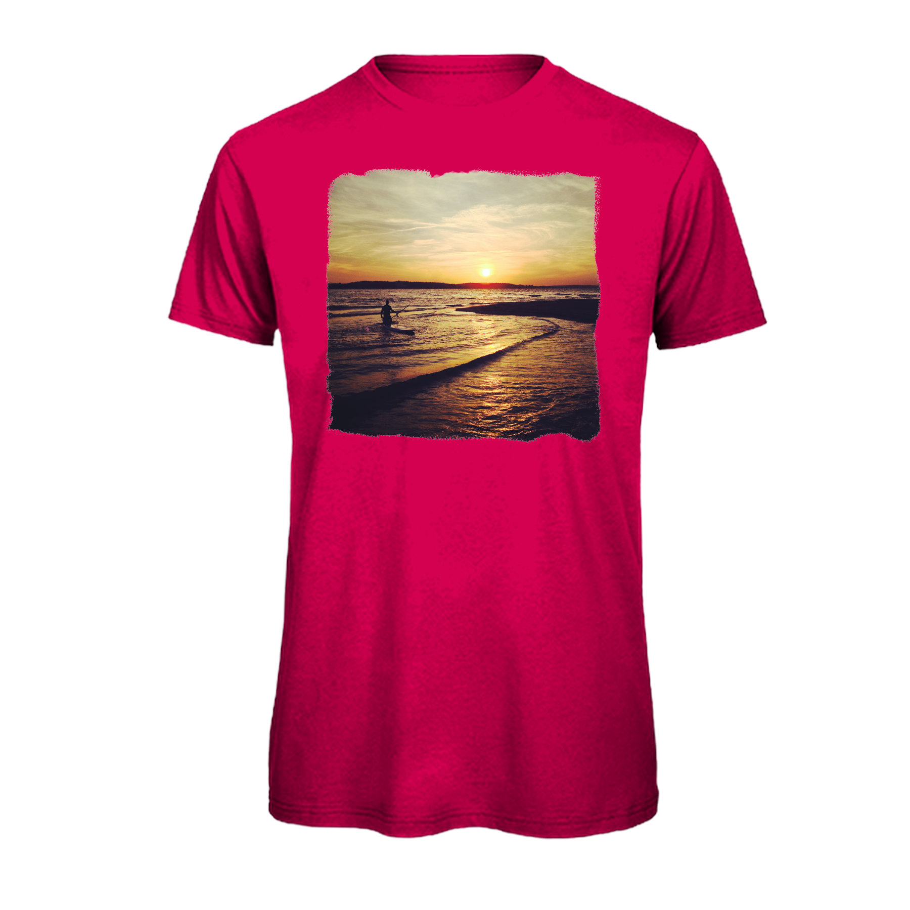Leuchtend pinkes T-Shirt mit Sonnenuntergang-Motiv am Meer, nachhaltig – einzigartigbunt