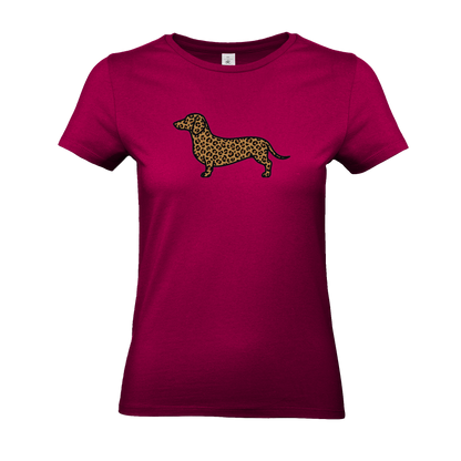 Pink Damen T-Shirt mit Dackel-Motiv im modernen Leoparden-Muster auf der Brust.