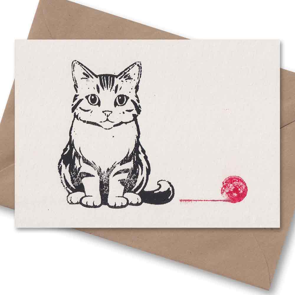 Handgedruckte Postkarte I Katze mit Wollknäuel