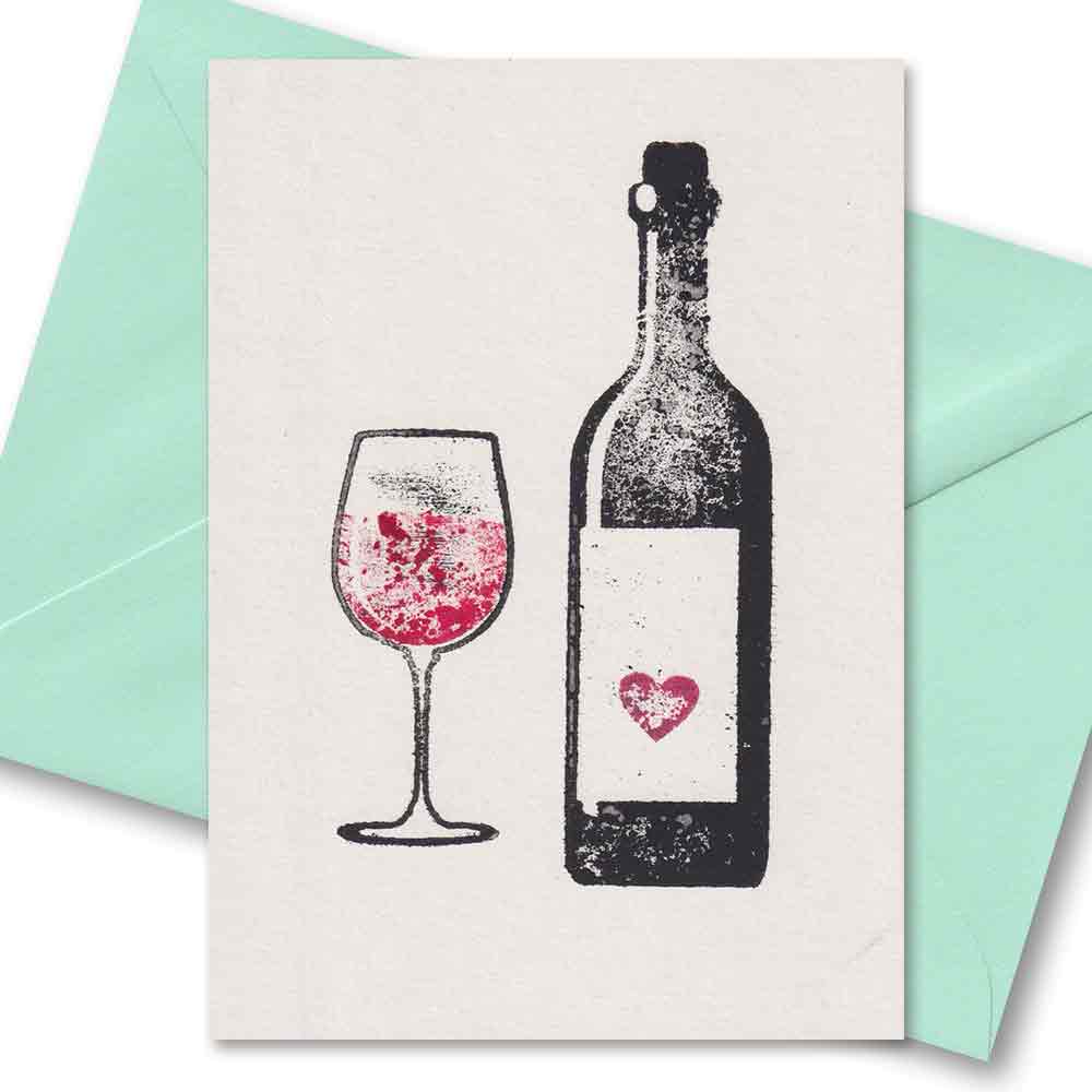 Handgedruckte Postkarte I Wein Flasche mit Herz