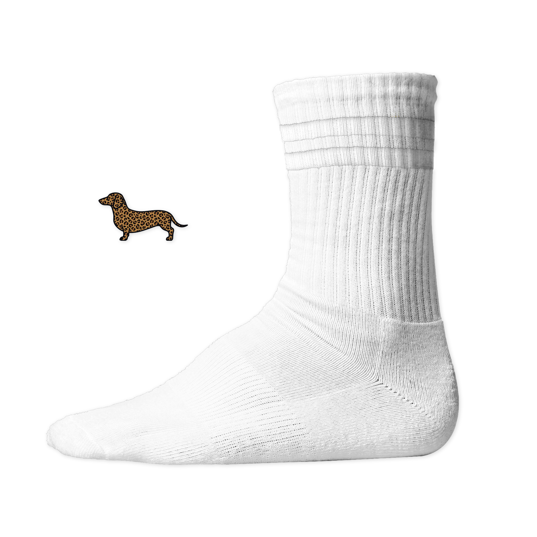 Weiße Tennissocken mit zwei Weißen Streifen aus Bio-Baumwolle mit einem seitlich aufgedruckten Dackel-Motiv im wilden Leo-Look von einzigartigbunt.