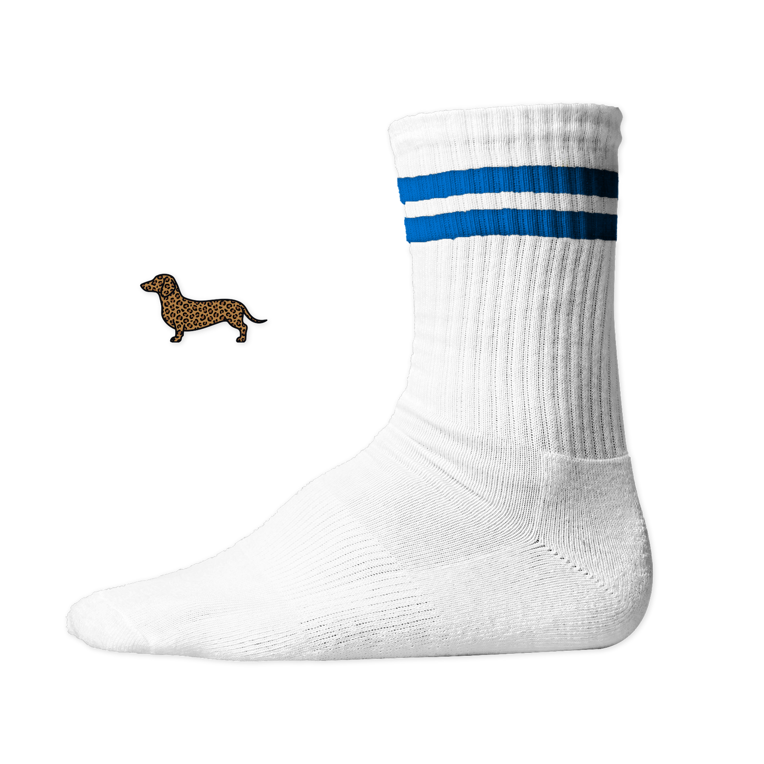Weiße Tennissocken mit zwei blauen Streifen aus Bio-Baumwolle mit einem seitlich aufgedruckten Dackel-Motiv im wilden Leo-Look von einzigartigbunt.
