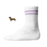Weiße Tennissocken mit zwei Flieder Streifen aus Bio-Baumwolle mit einem seitlich aufgedruckten Dackel-Motiv im wilden Leo-Look von einzigartigbunt.