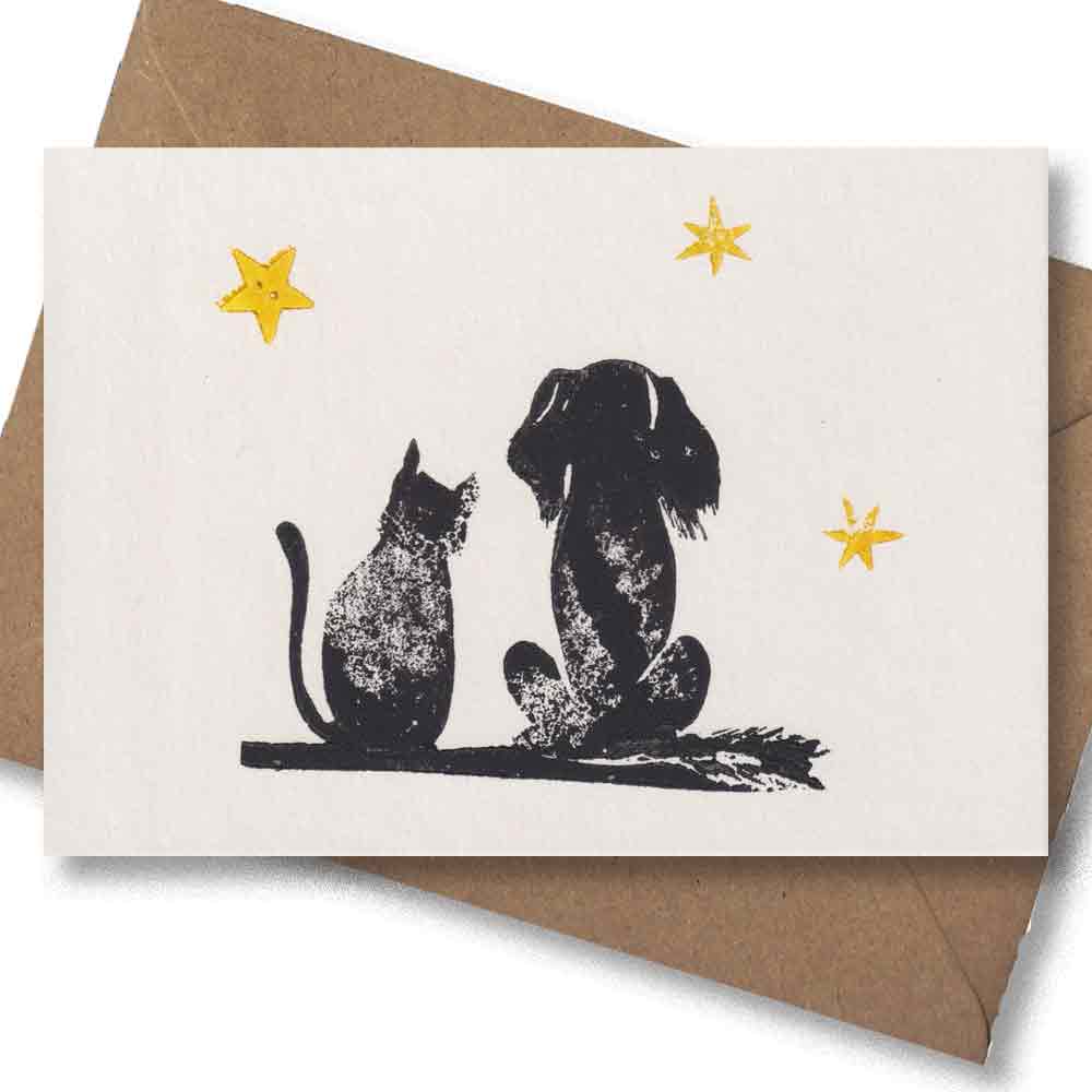 Handgedruckte Postkarte I Hund Katze Sterne