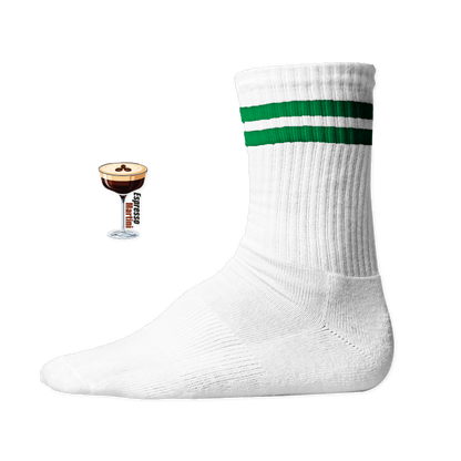 Weiße Tennis Socke mit einem gestickten Espresso Martini Glas und Text auf der Schaftseite. Green Stripes